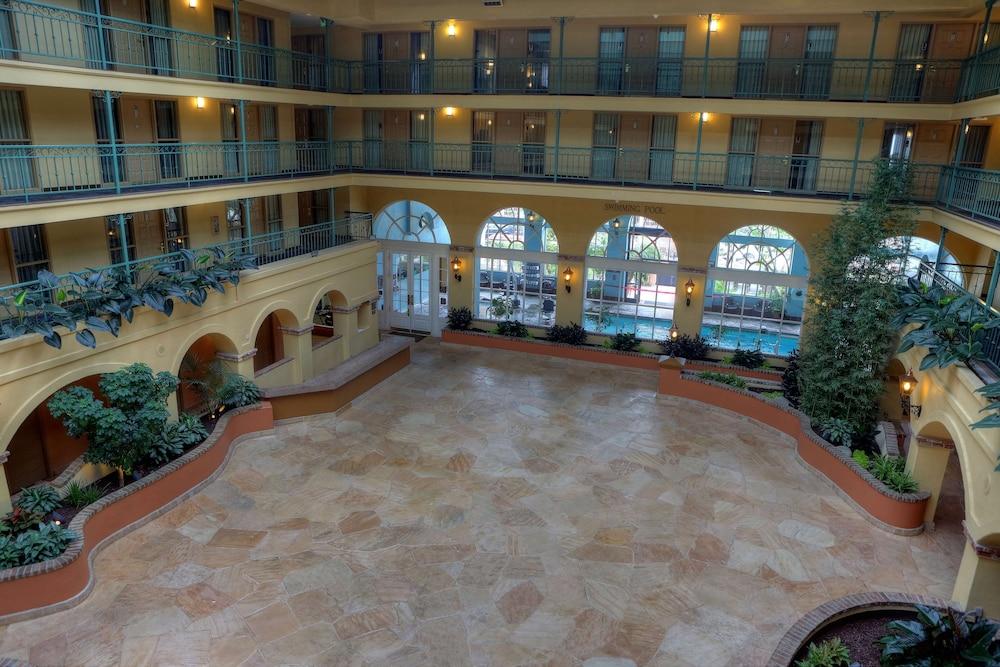 Embassy Suites by Hilton Los Angeles International Airport South — 3
