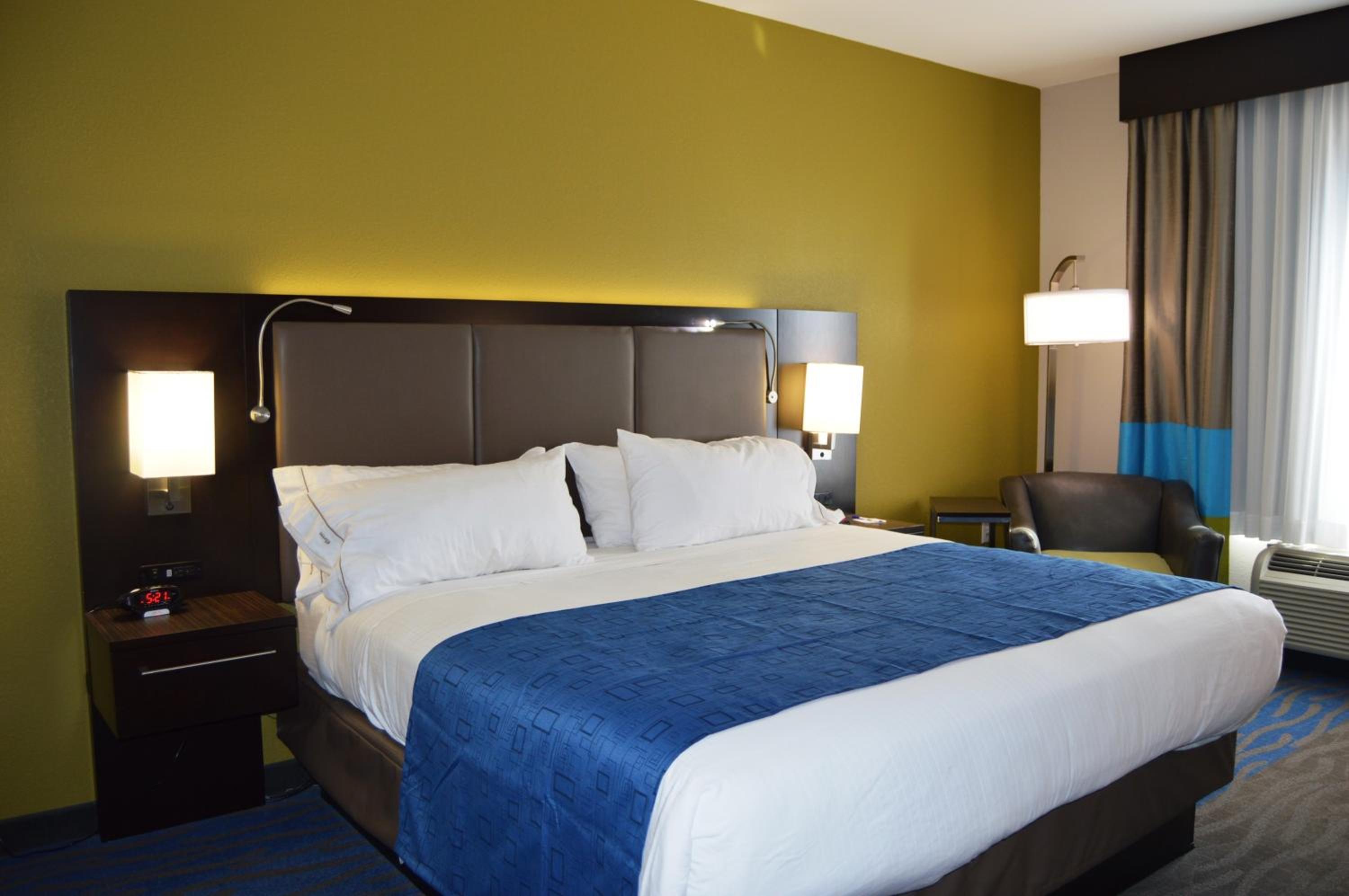 HOLIDAY INN EXPRESS HOTEL &amp; SUITES EL RENO — 9