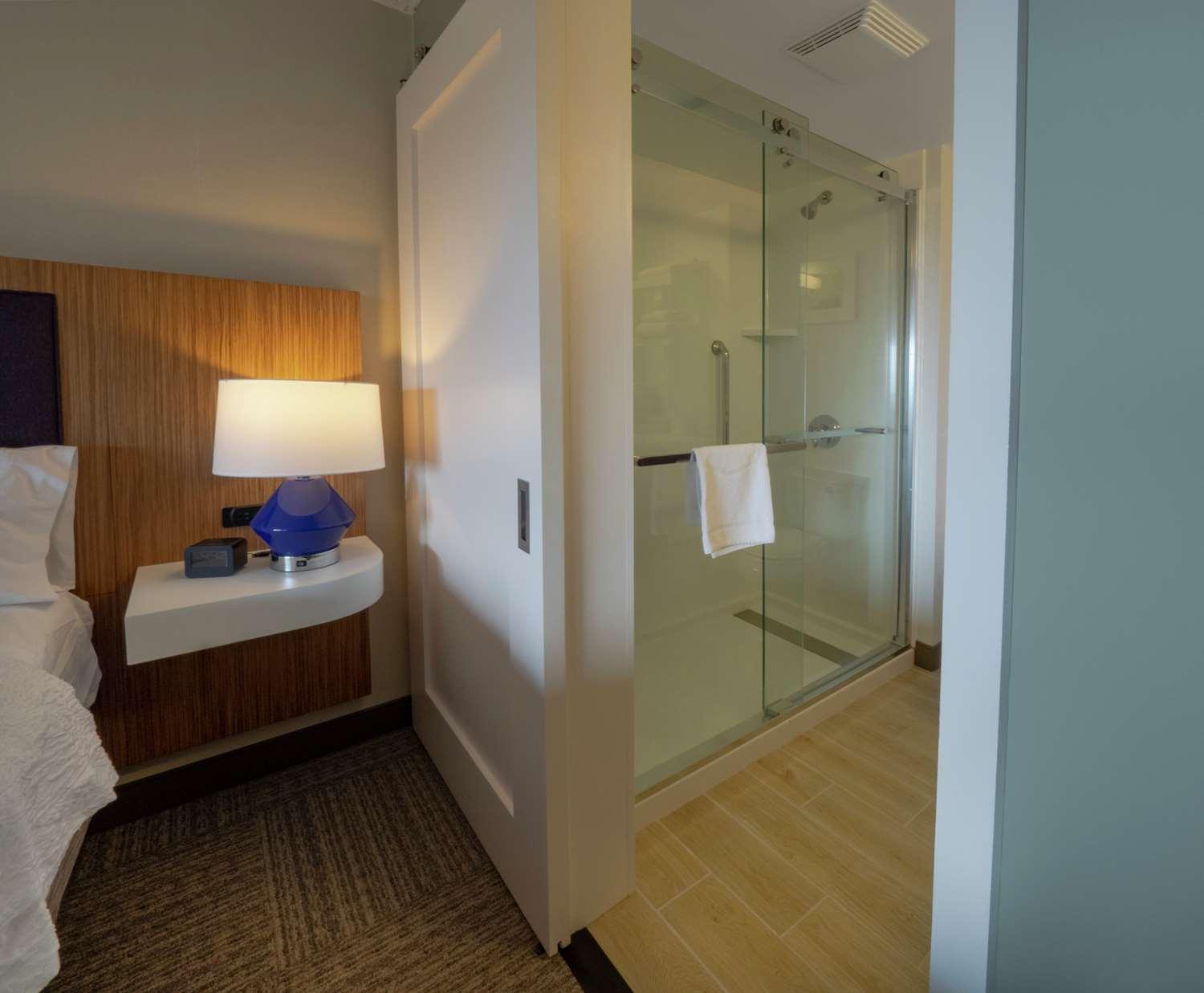 Hampton Inn Hazleton — 2