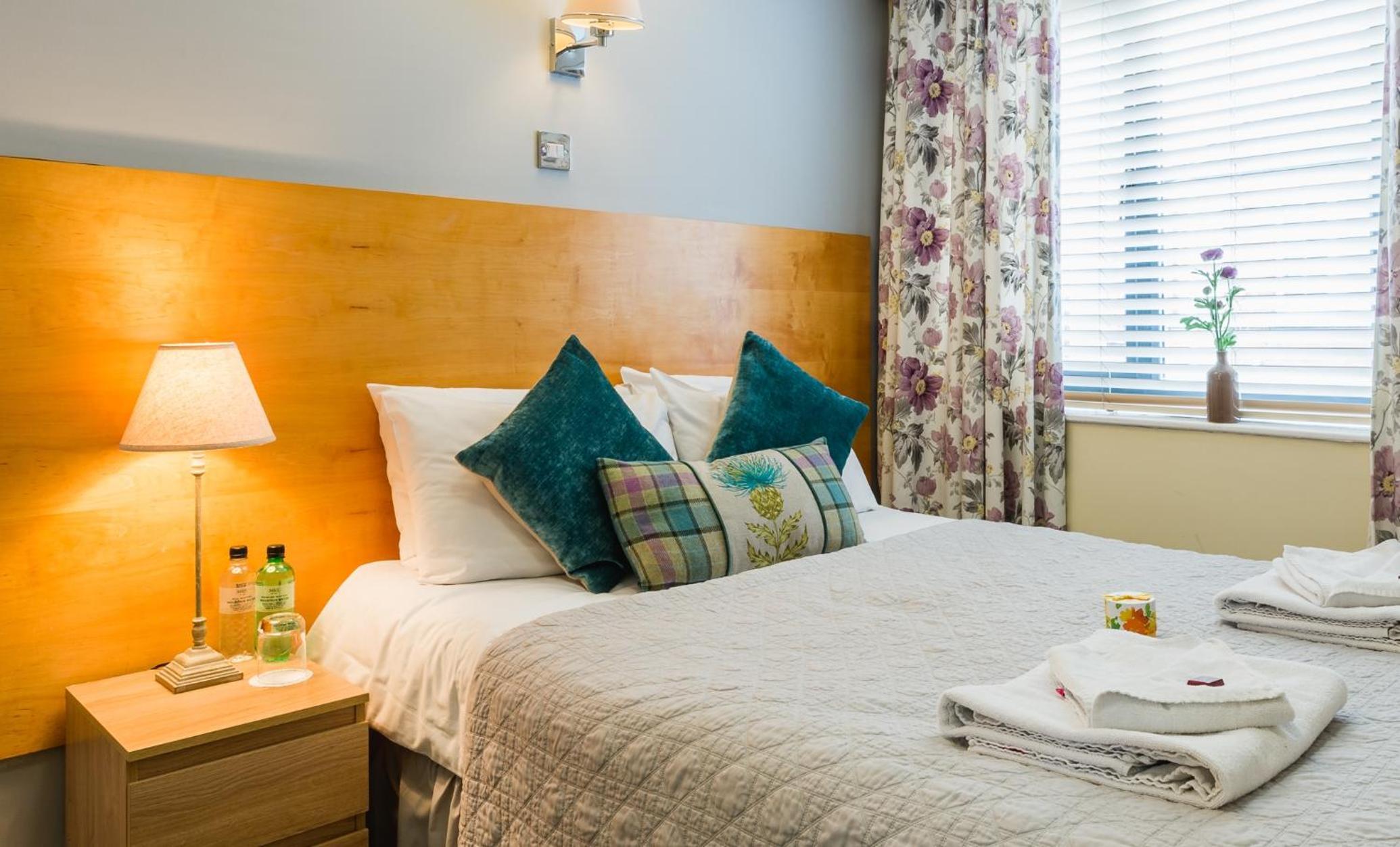 VICTORIA HOUSE HOTEL — 9