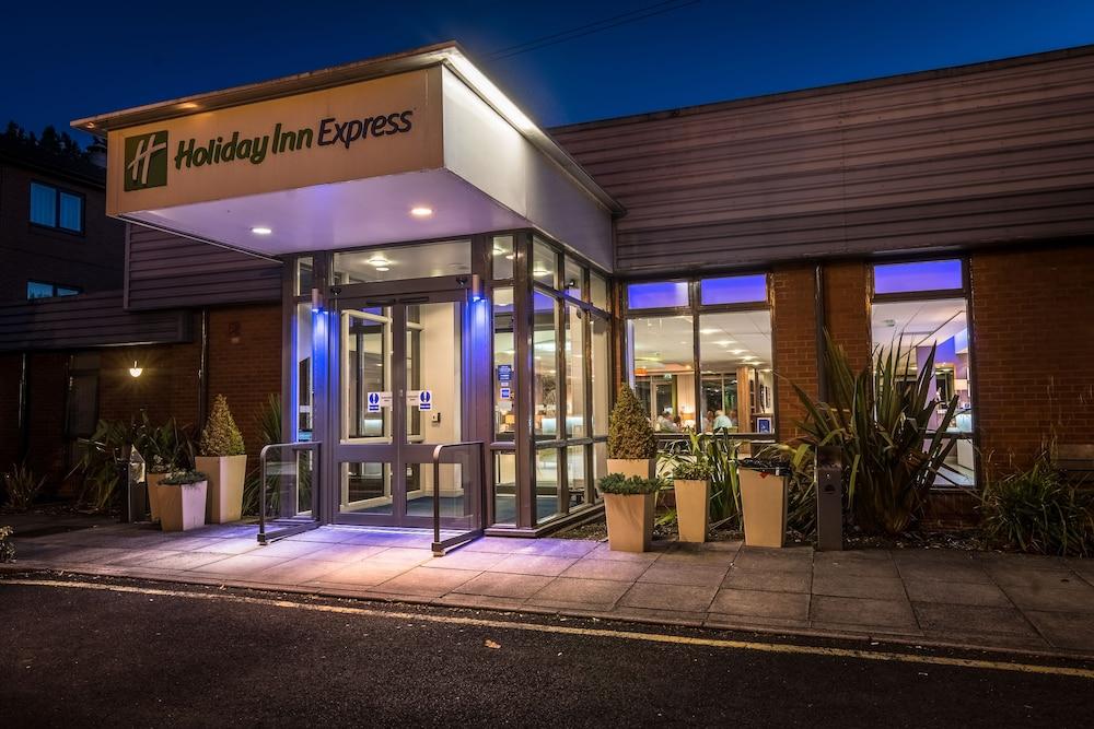 HOLIDAY INN EXPRESS PRESTON - SOUTH — 3