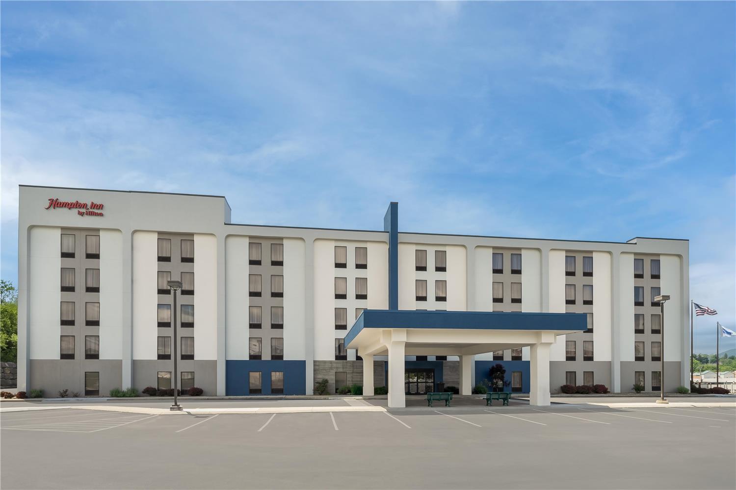 Hampton Inn Altoona — 7