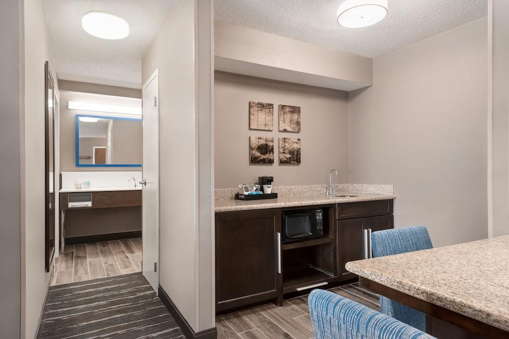 Hampton Inn and Suites Ft Wayne North — 8