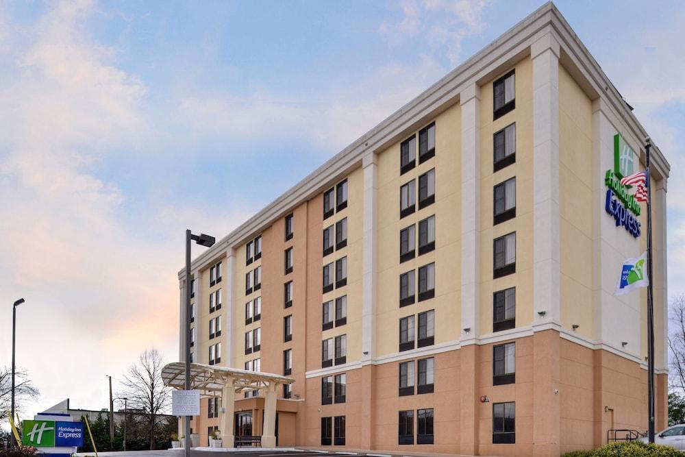 Holiday Inn Express Hunt Valley — 2