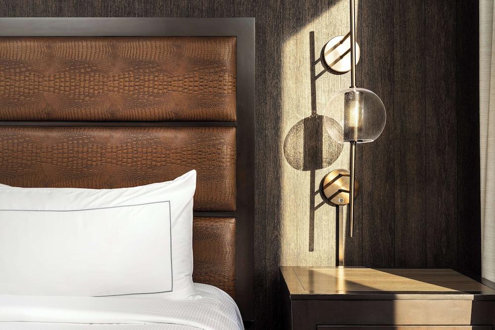 DoubleTree Suites by Hilton Austin Downtown Capitol — 3