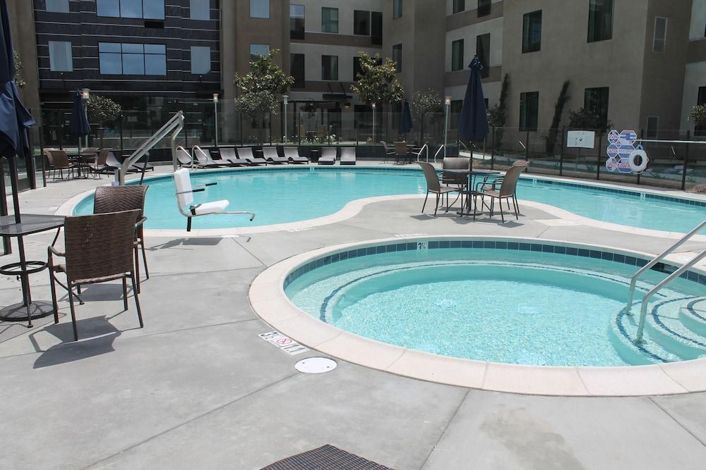 Holiday Inn Carlsbad — 3