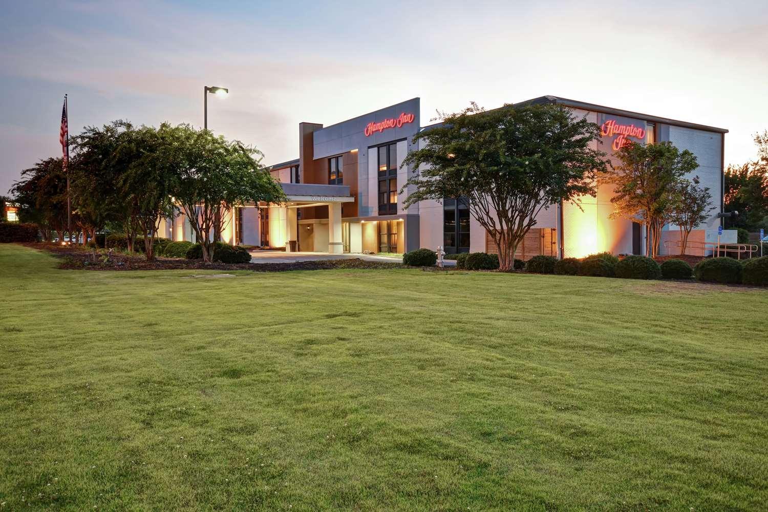 Hampton Inn Auburn — 3