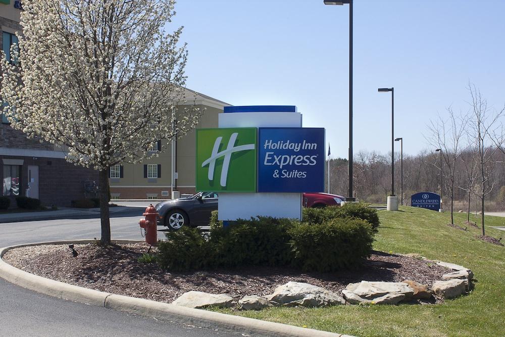 Holiday Inn Express & Suites Youngstown West - Austintown
