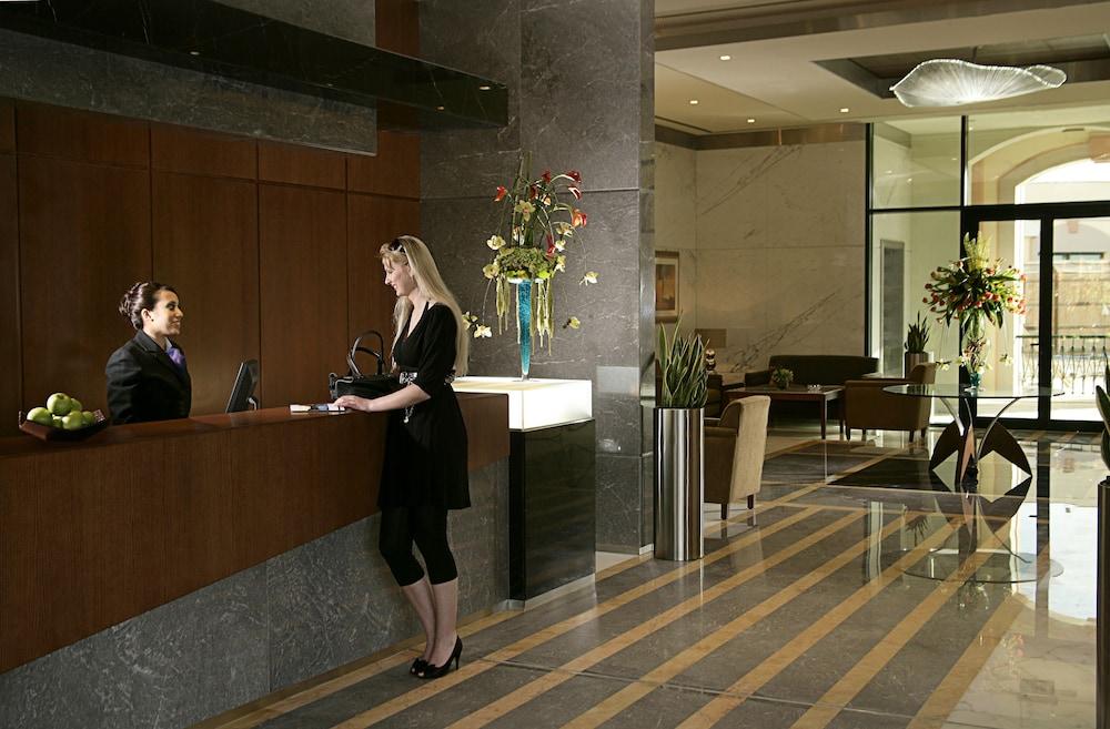 Al Ain Rotana Hotel — 3