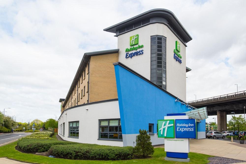 EXPRESS BY HOLIDAY INN GLASGOW AIRPORT — 1