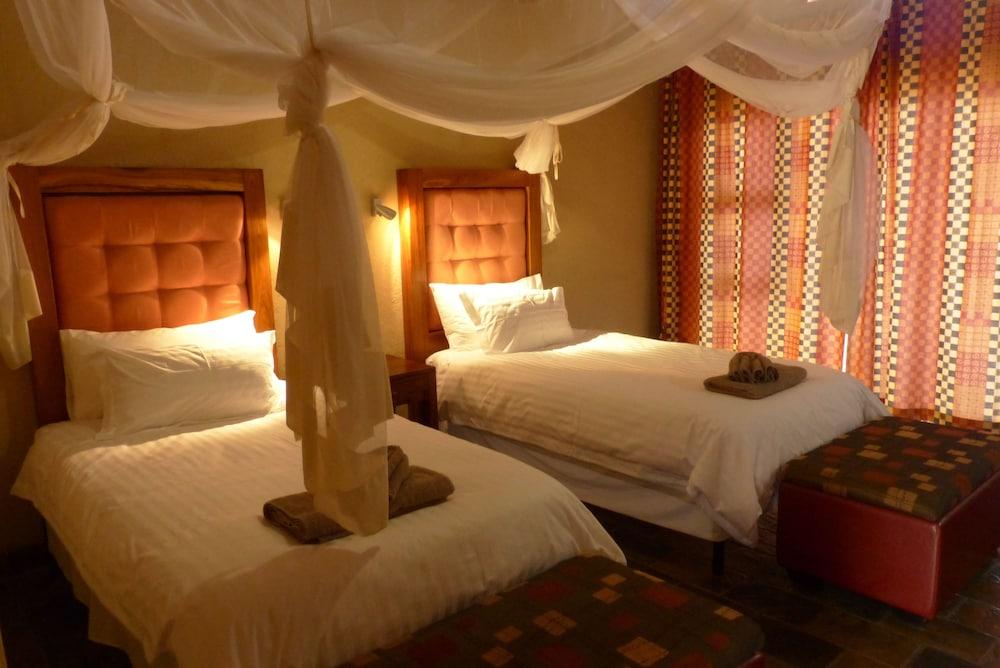 OPUWO COUNTRY HOTEL — 5