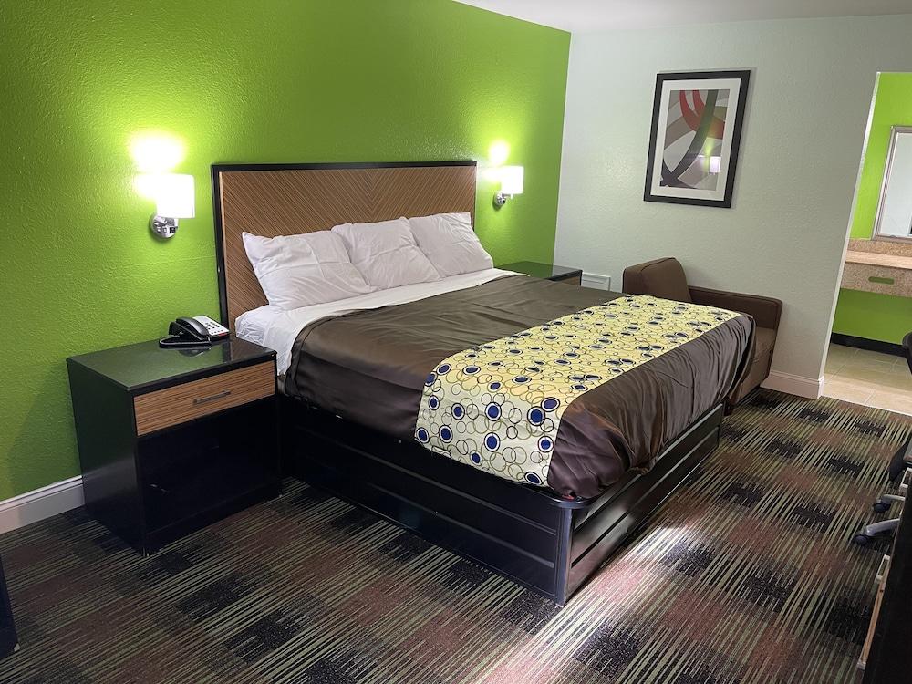 Bowers Hill Inn — 4