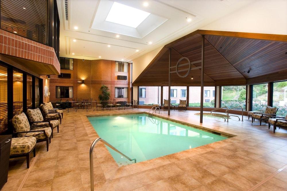 Ann Arbor Regent Hotel & Suites — 7