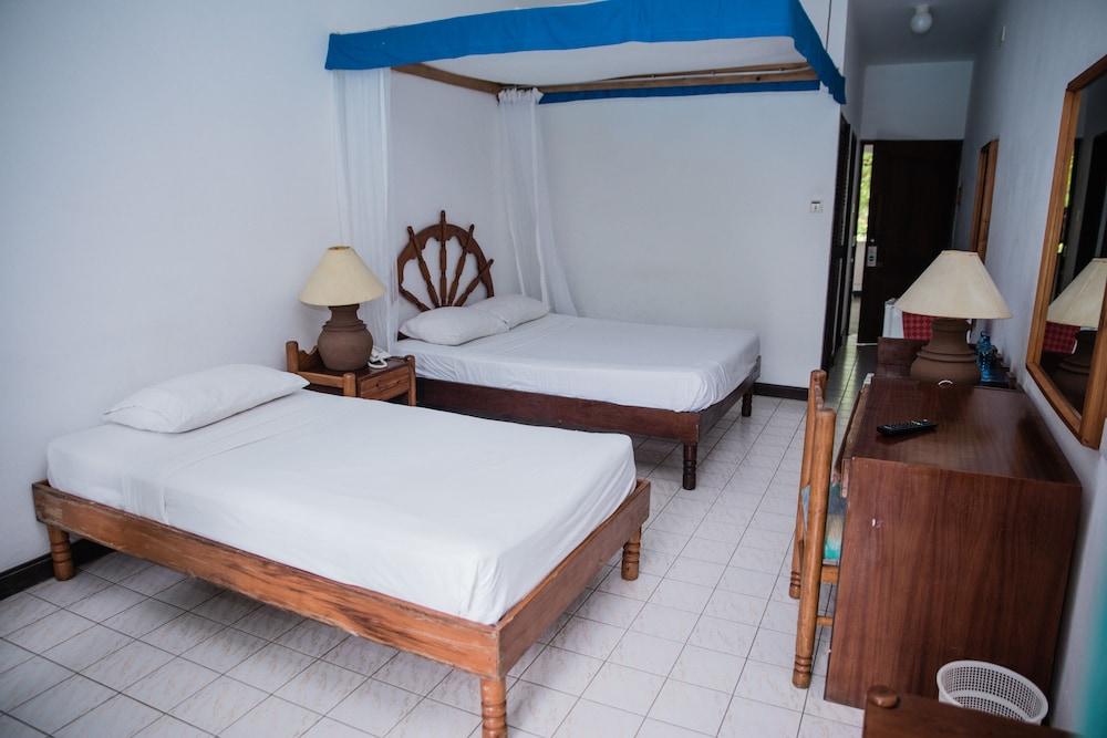 Plaza Beach Hotel — 8