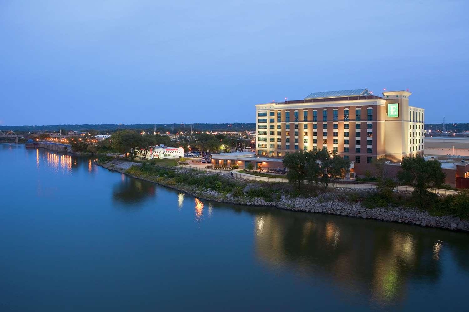 Embassy Suites By Hilton E Peoria Riverfront Conf Center — 7