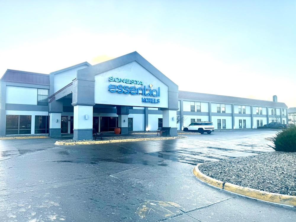 Sonesta Essential Ames — 2