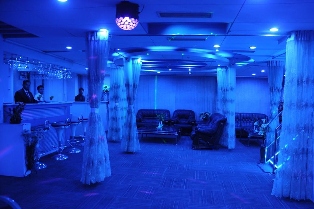 HOTEL SWEET DREAM — 1