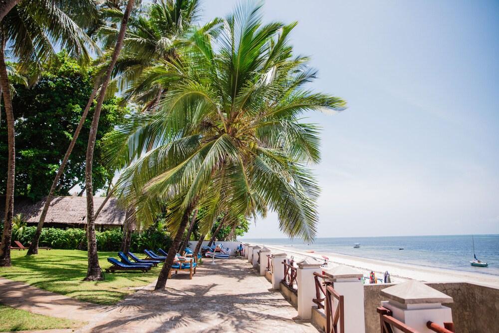 Plaza Beach Hotel — 2
