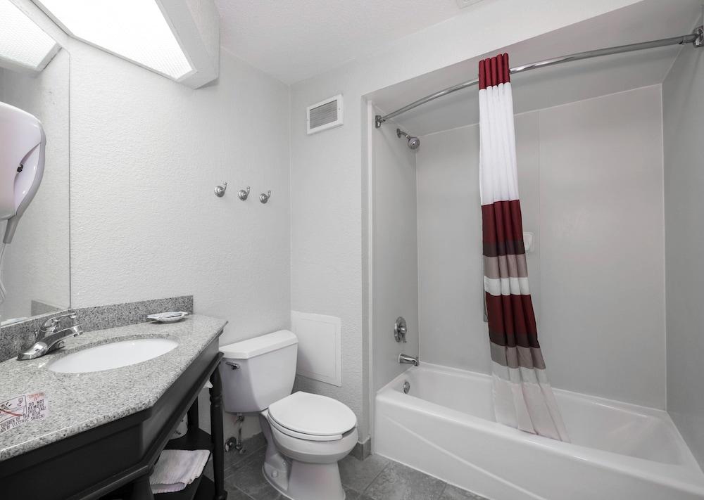 Sonesta Essential Ames — 10