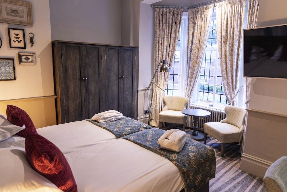 STANNEYLANDS HOTEL — 10