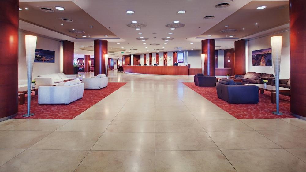 CROWNE PLAZA BRATISLAVA — 7