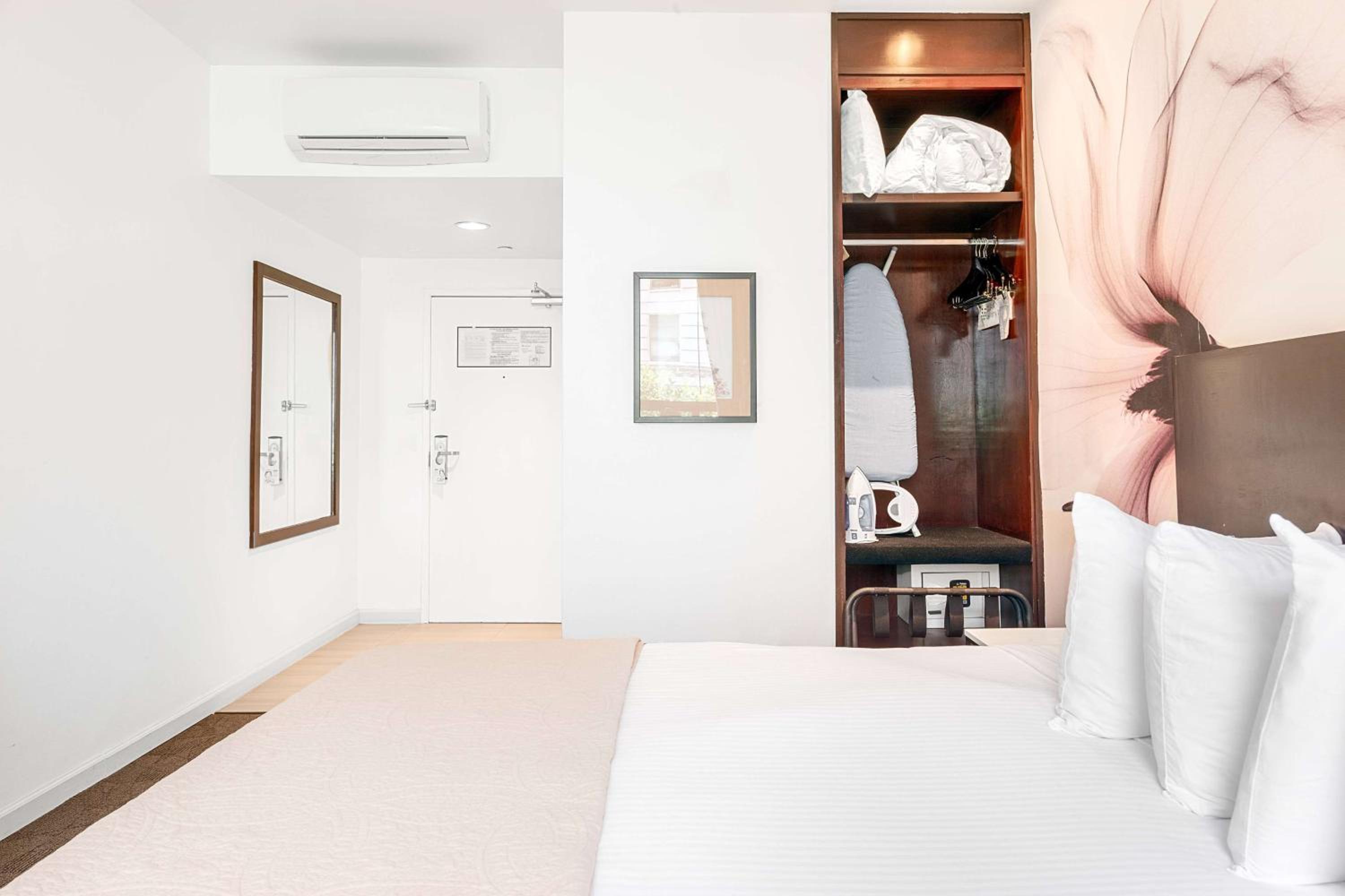Kimpton de Witt — 2