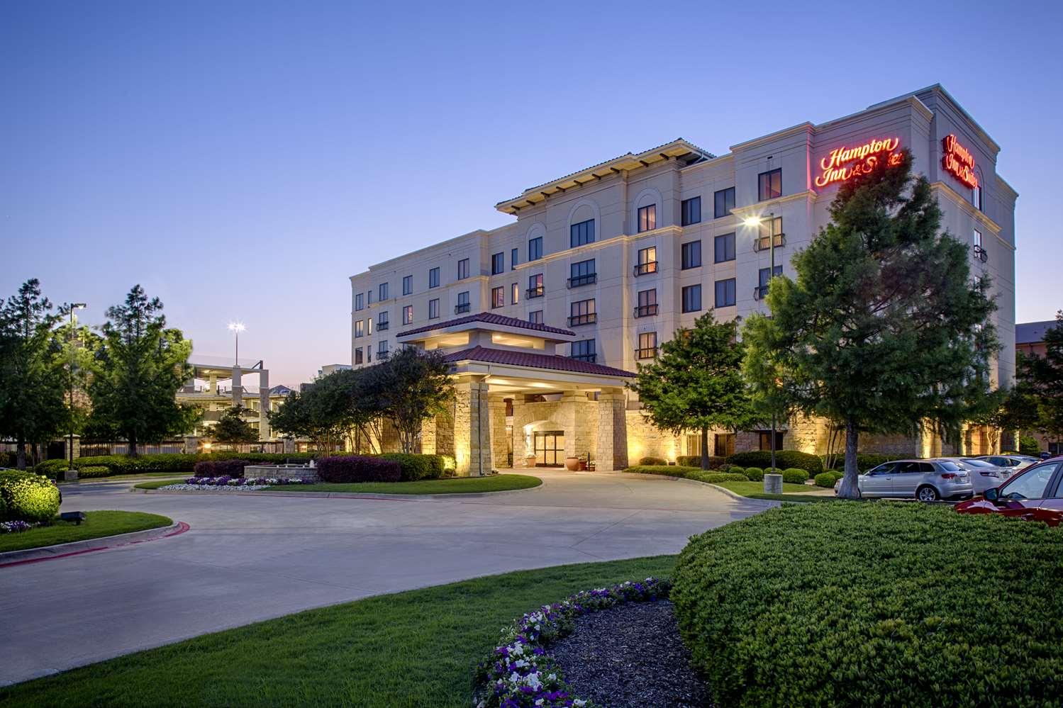 Hampton Inn & Suites Legacy Park-Frisco — 7