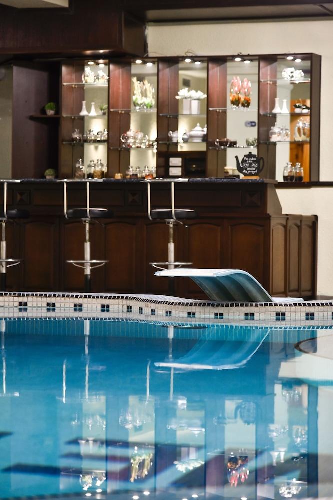 METROPOL HOTEL — 4