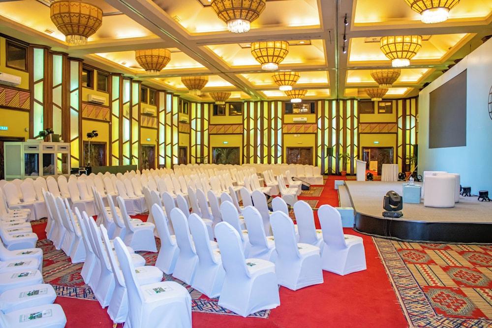 SAFARI PARK HOTEL(V) — 10