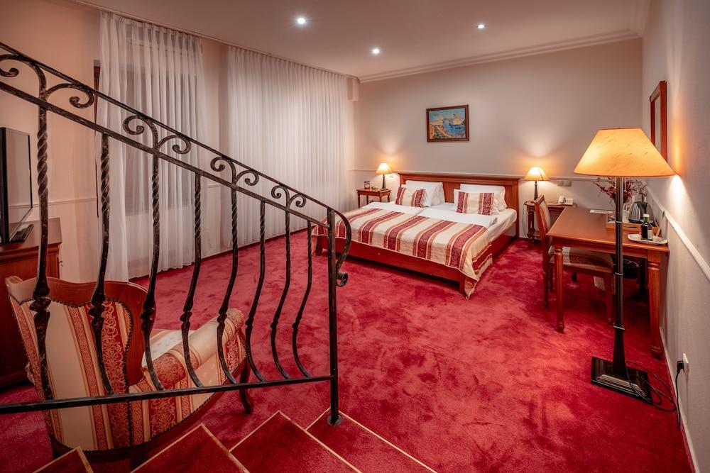 BEST WESTERN HOTEL CAPITAL — 8