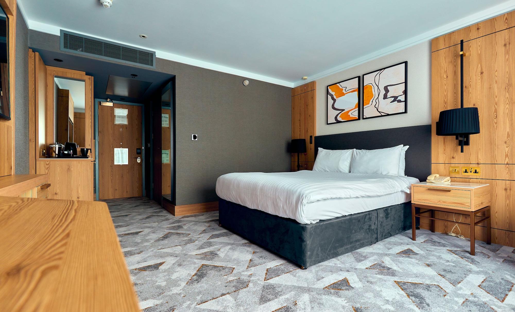 CROWNE PLAZA MARLOW — 4