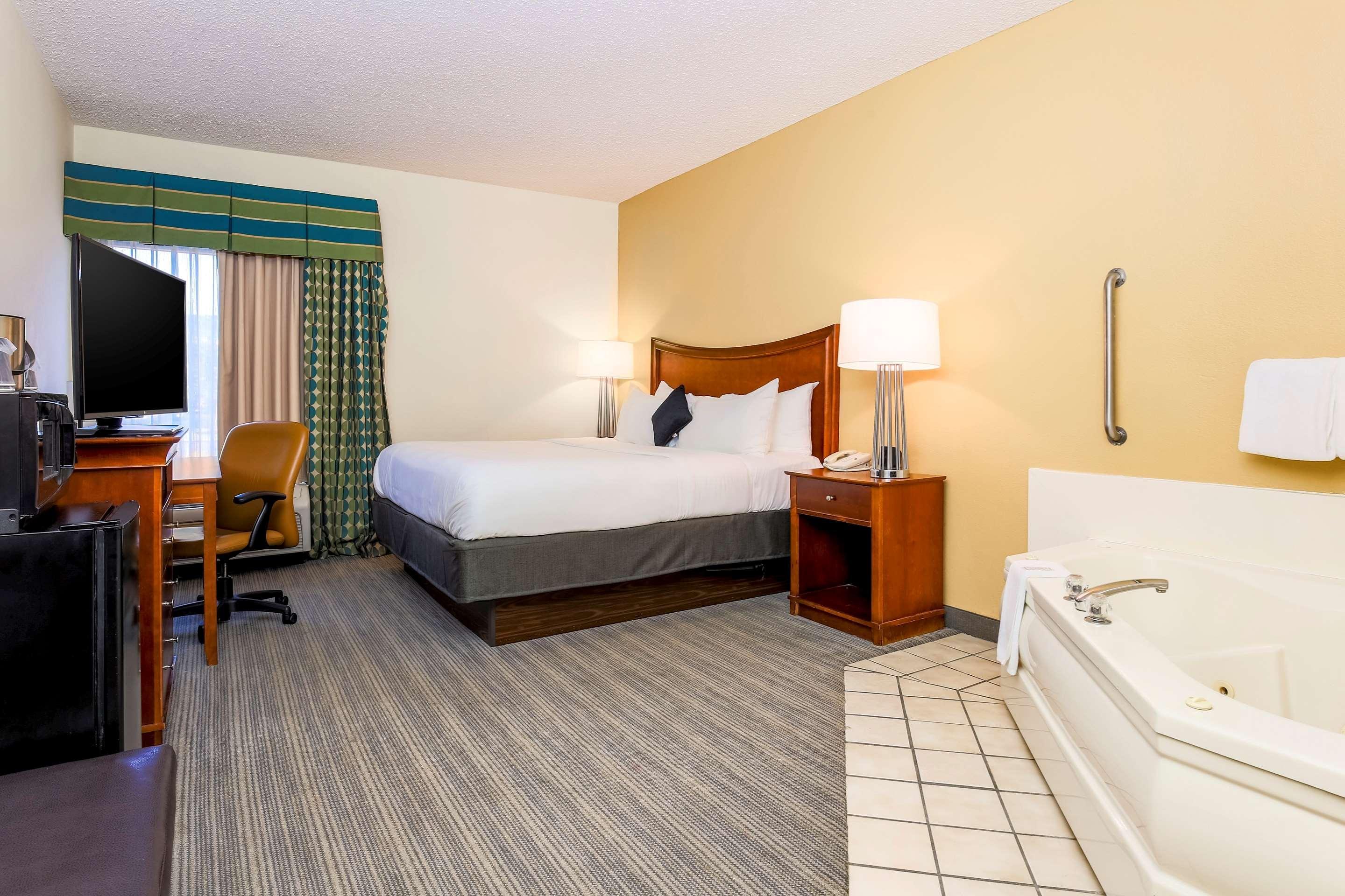 Red Lion Inn & Suites Hattiesburg — 10