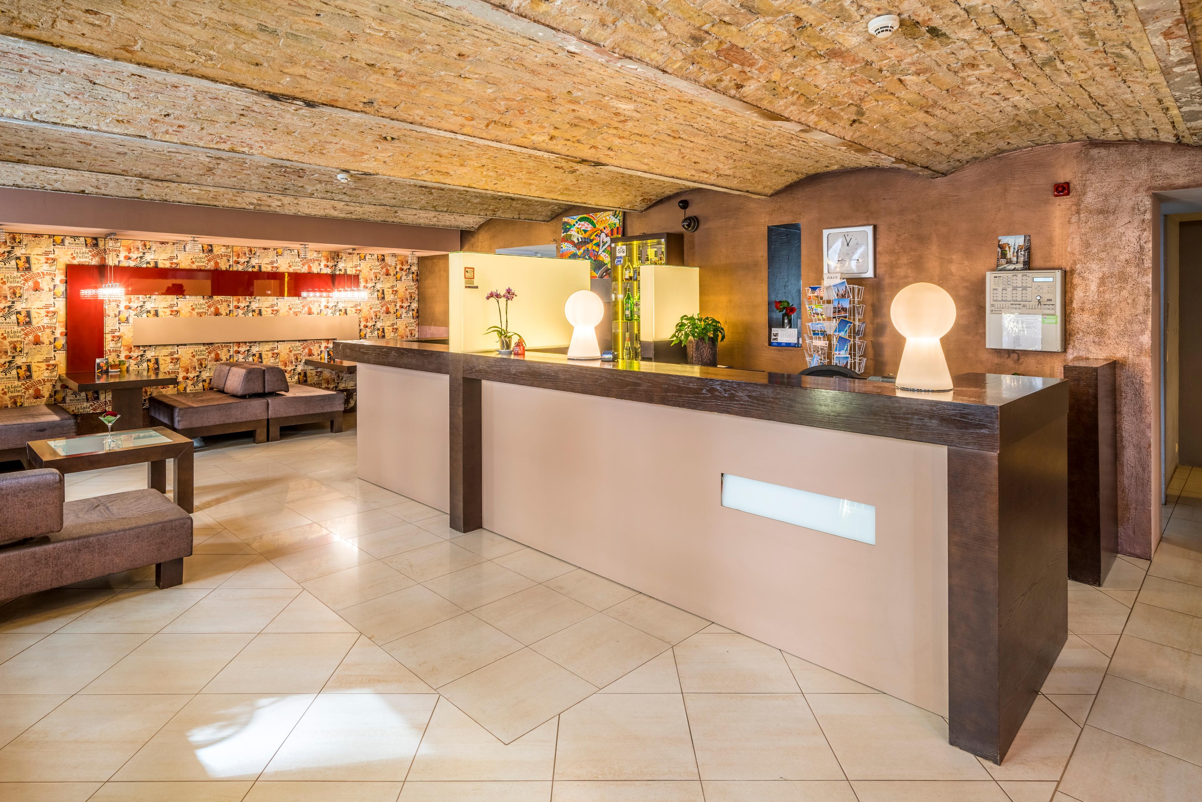 RIXWELL TERRACE DESIGN HOTEL(formerly WELLTON TERRACE DESIGN HOTEL) 992355 — 2
