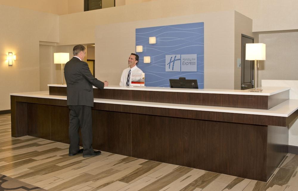 HOLIDAY INN EXPRESS SUITES COLORADO SPRINGS CENTRAL — 8