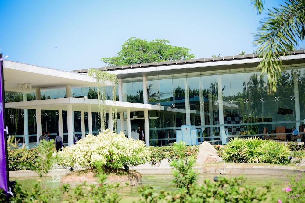 Vivanta Colombo Airport Garden 86799