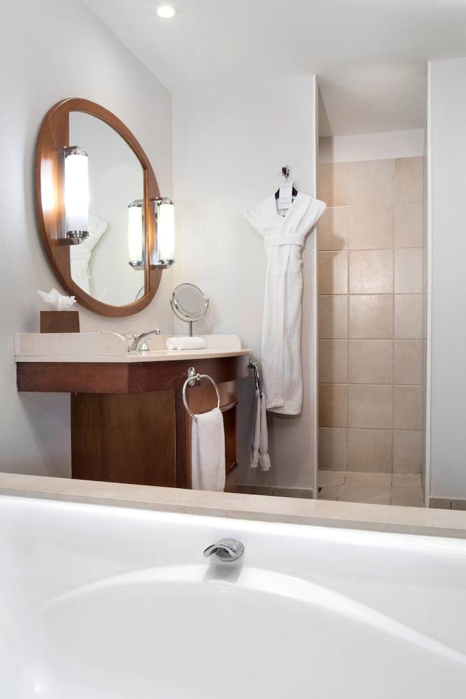 LE MERIDIEN ILE DES PINS — 4