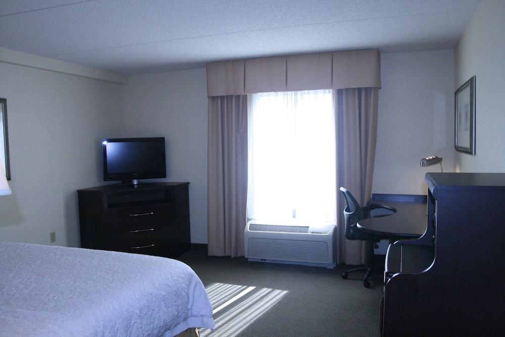 Hampton Inn & Suites Lino Lakes — 10