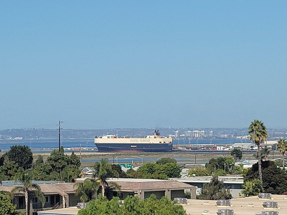 HOLIDAY INN EXPRESS SAN DIEGO SOUTH - CHULA VISTA — 4