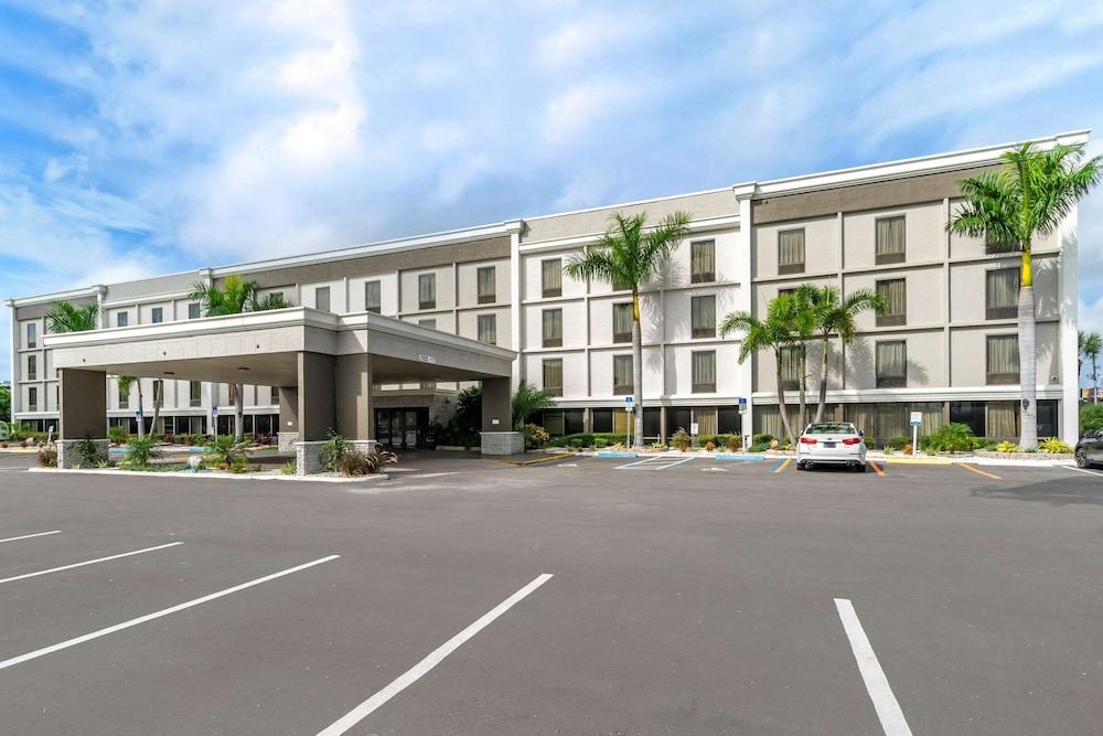 Comfort Inn & Suites St. Pete - Clearwater International Airport — 3