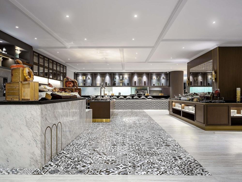 Sofitel Dubai Jumeirah Beach Hotel — 7