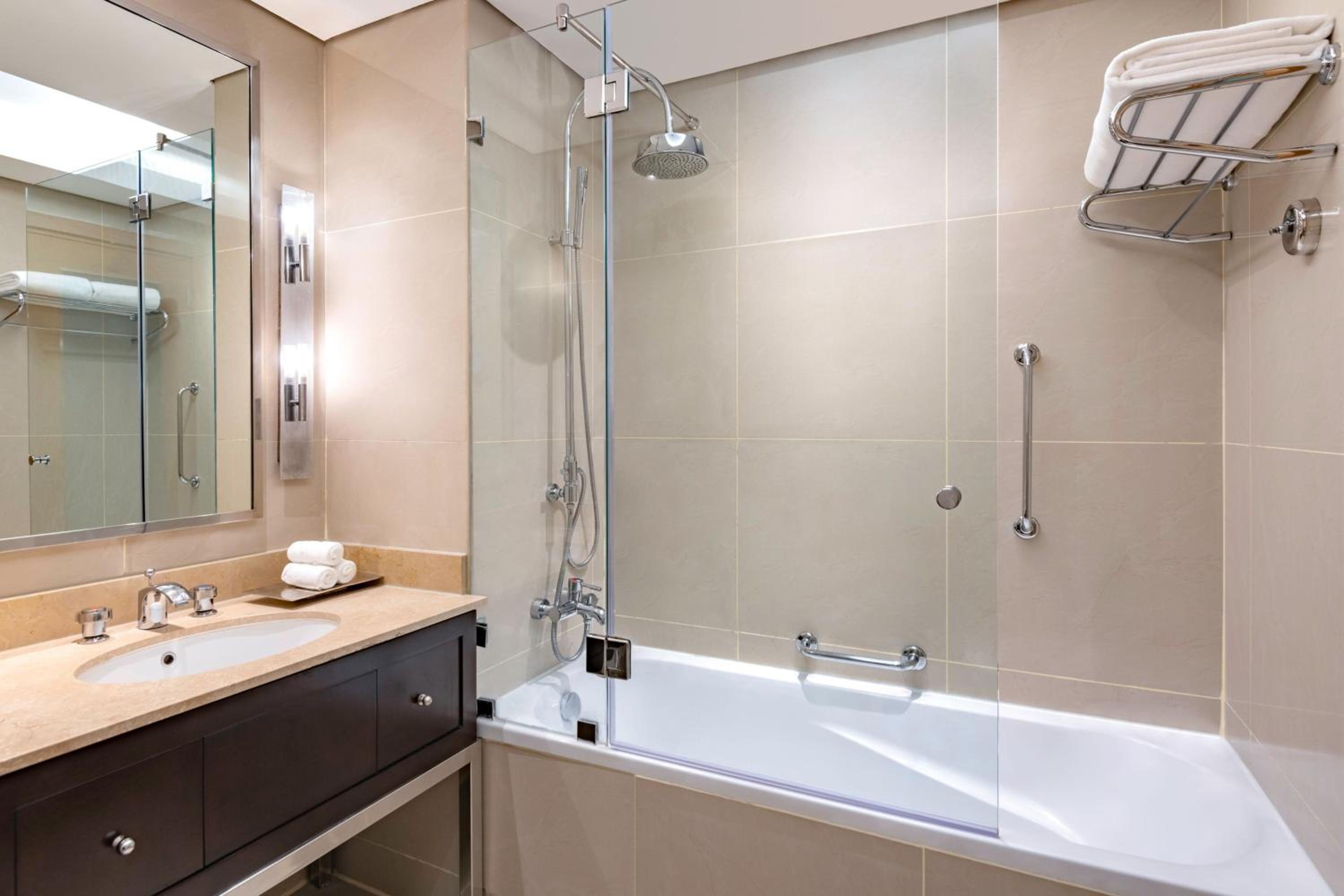 Qabila Westbay Hotel by Marriott 61834 — 10