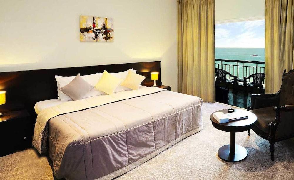 SHARJAH CARLTON HOTEL — 8