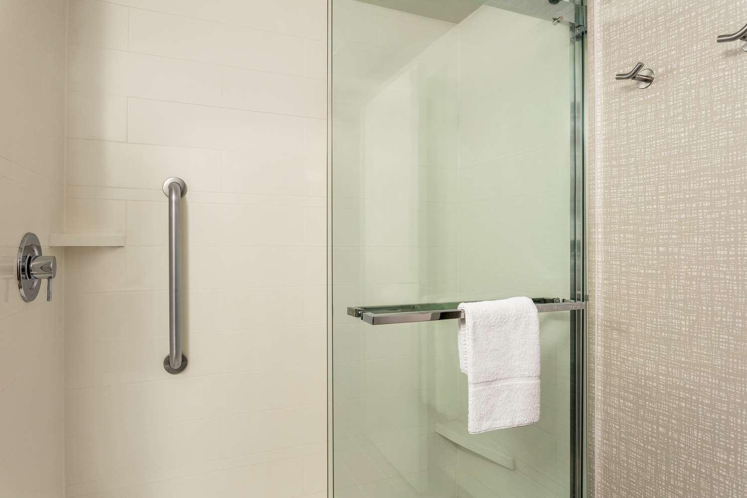 Hampton Inn Milwaukee/Brookfield — 2