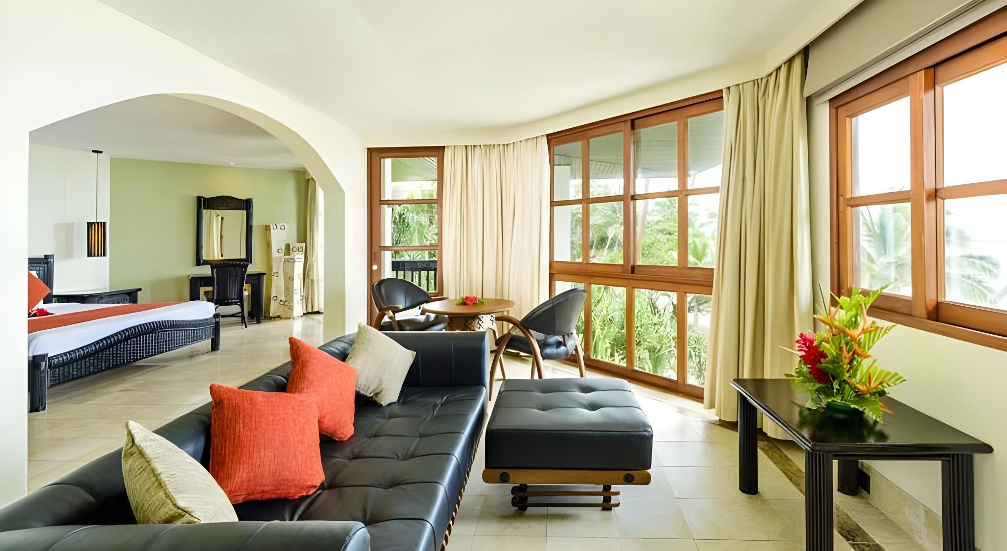Warwick Fiji — 2