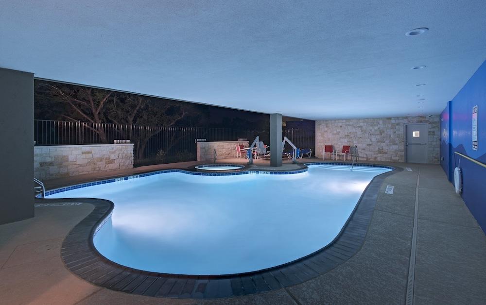 Holiday Inn Express & Suites Austin NW — 4