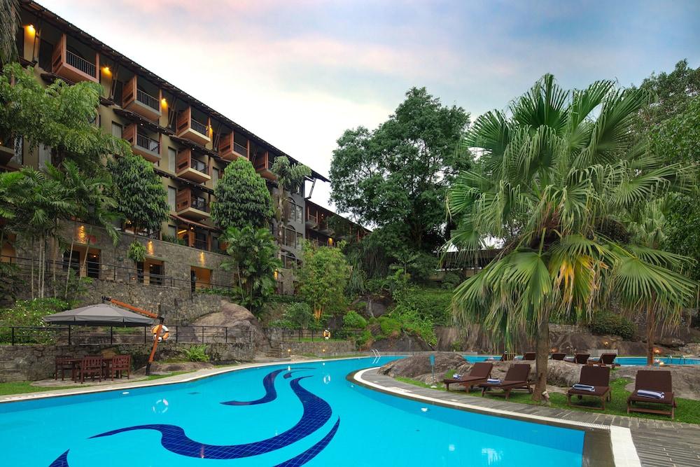 Earls Regency Hotel 90888 — 4