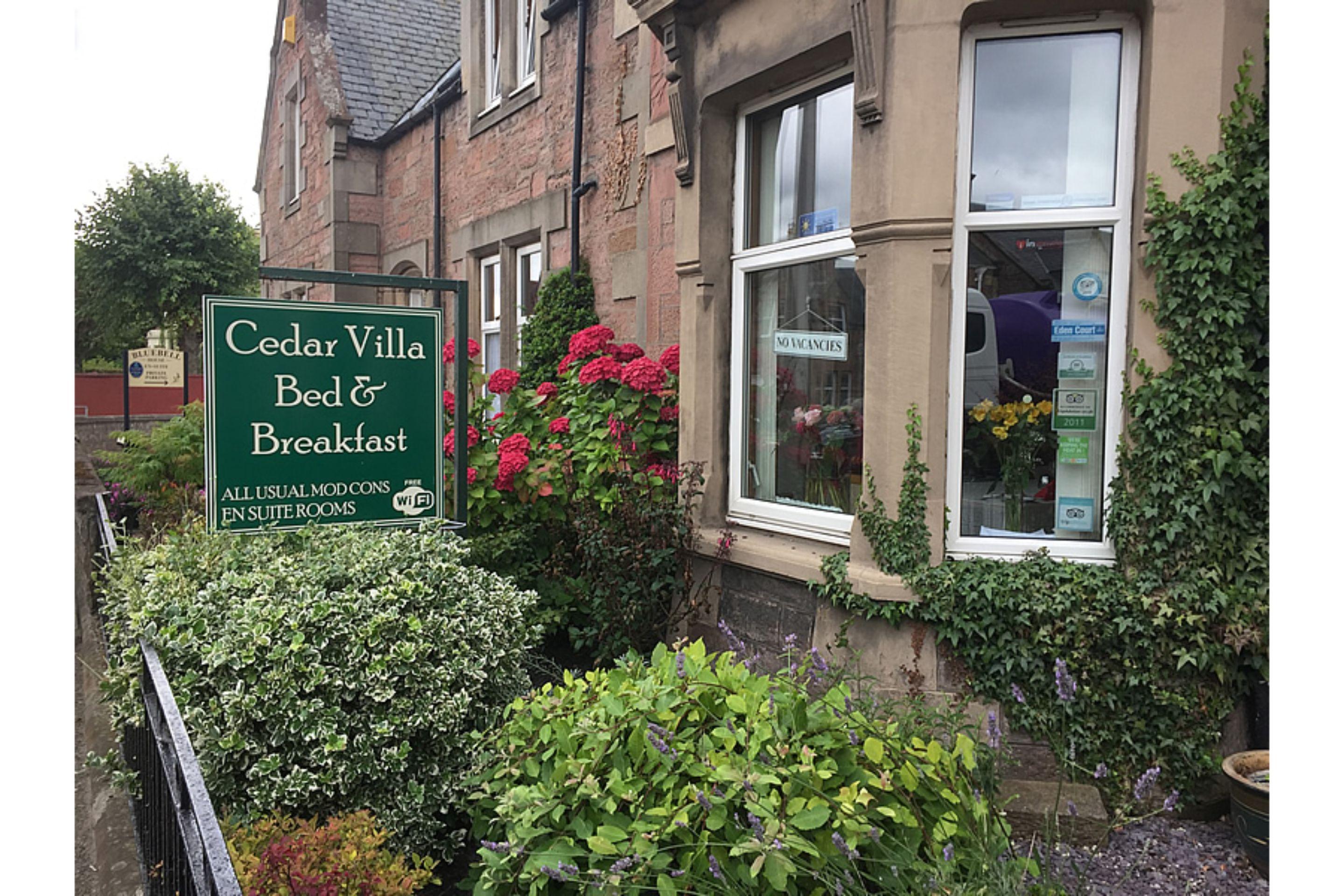 OYO Cedar Villa Guest House — 4
