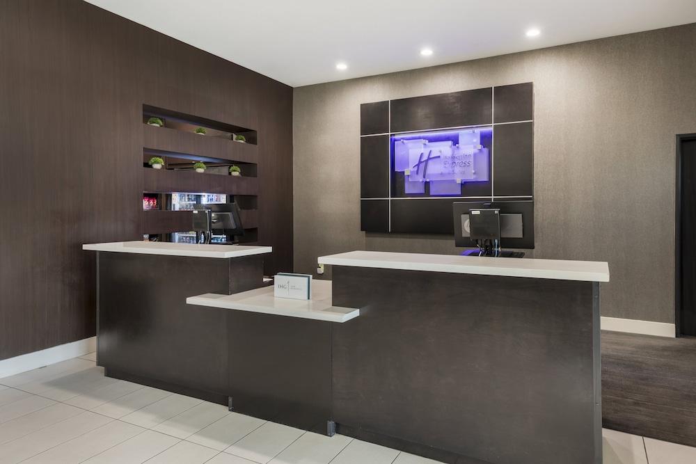 Holiday Inn Express & Suites Anaheim Resort Area — 7