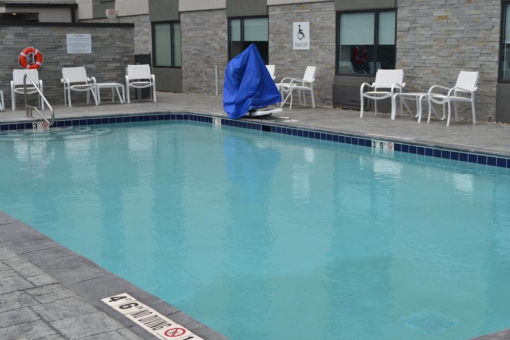 Holiday Inn Columbus an IHG Hotel (ex. Comfort Inn and Suites) — 8