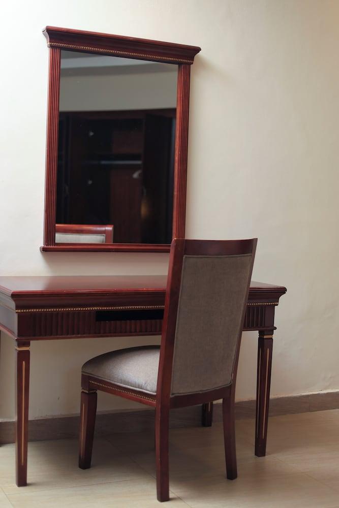 Royal Suites — 8